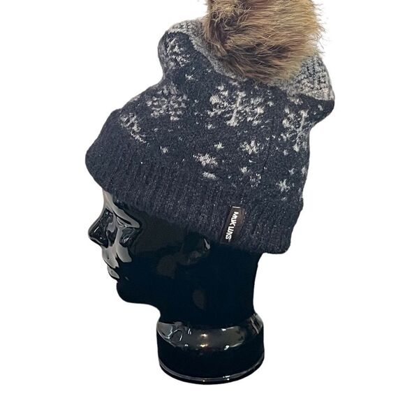 NWT Muk Luks hat and matching gloves. NWT - Picture 1 of 3